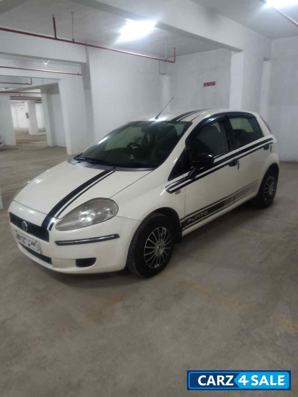 White Fiat Punto Active 1.2