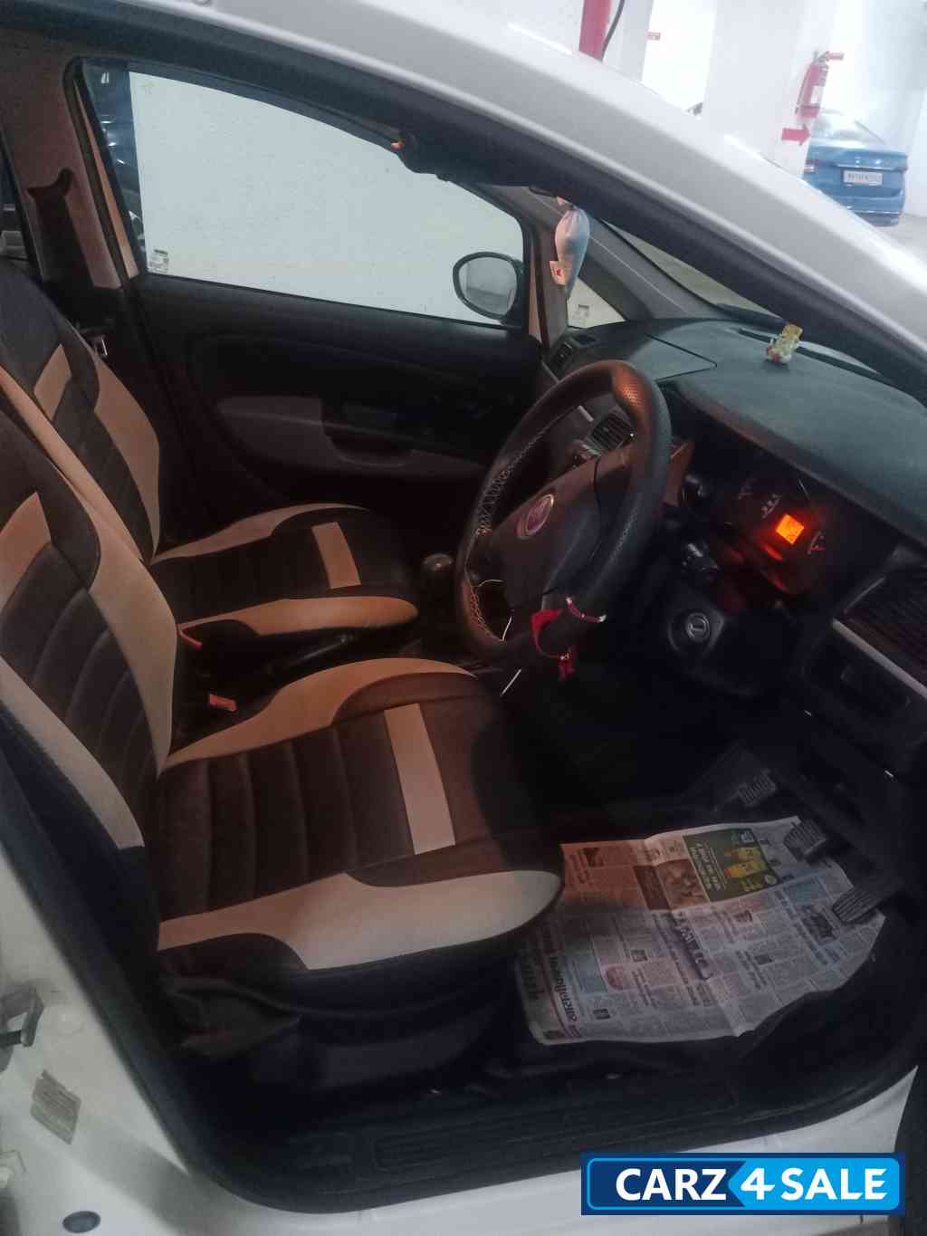 White Fiat Punto Active 1.2