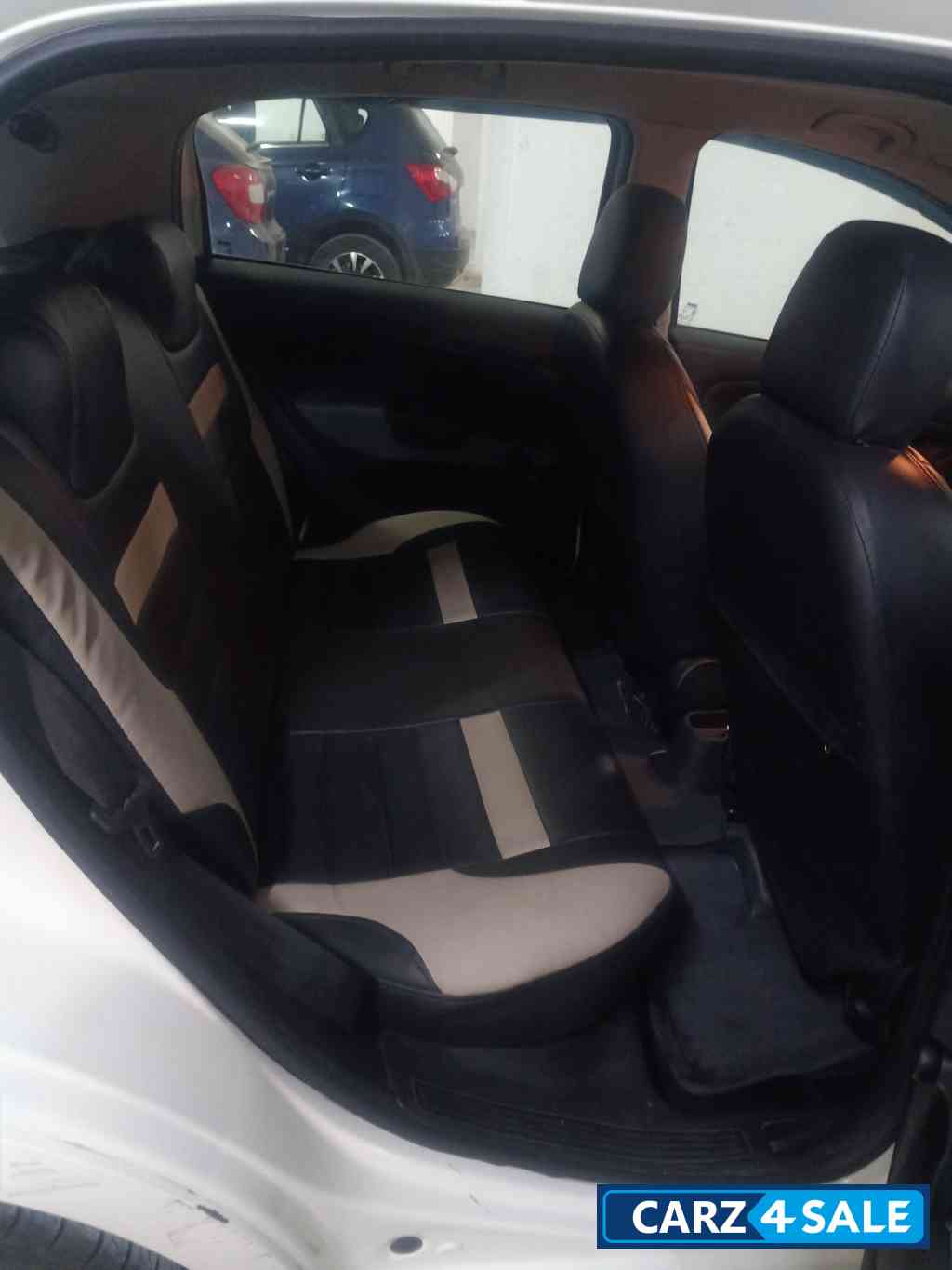 White Fiat Punto Active 1.2