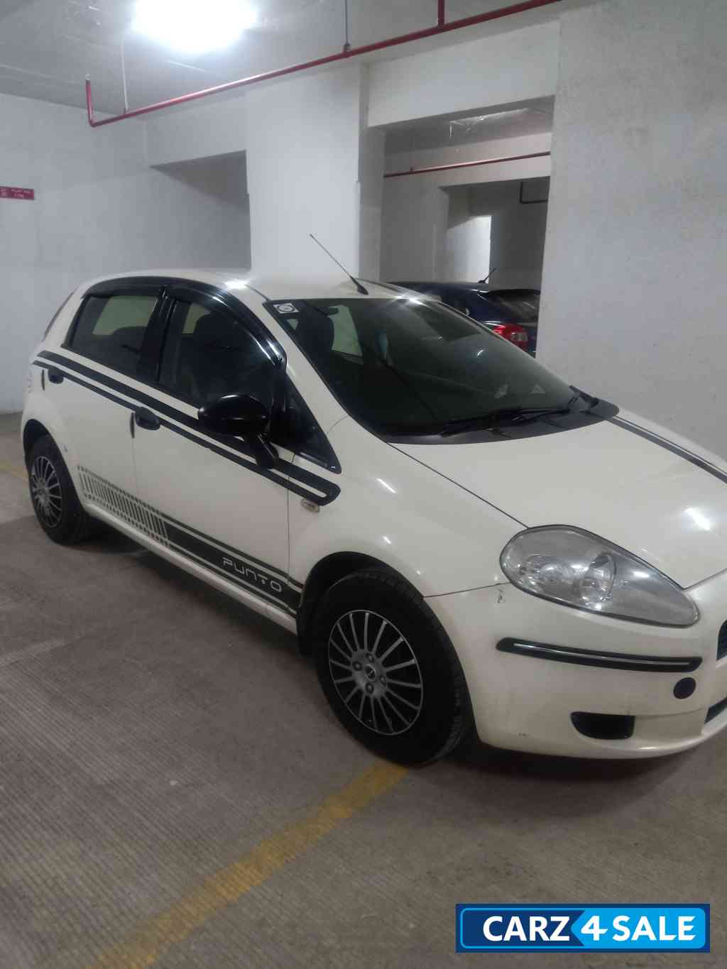 White Fiat Punto Active 1.2