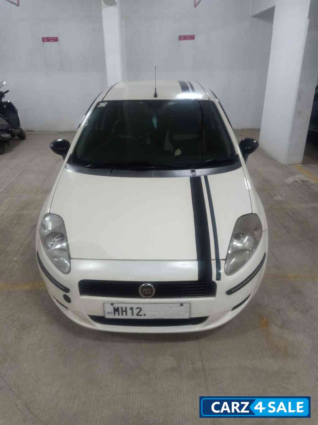 White Fiat Punto Active 1.2