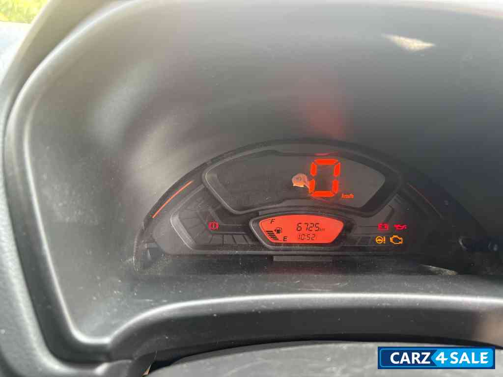 White Maruti Suzuki Alto K10 vxi