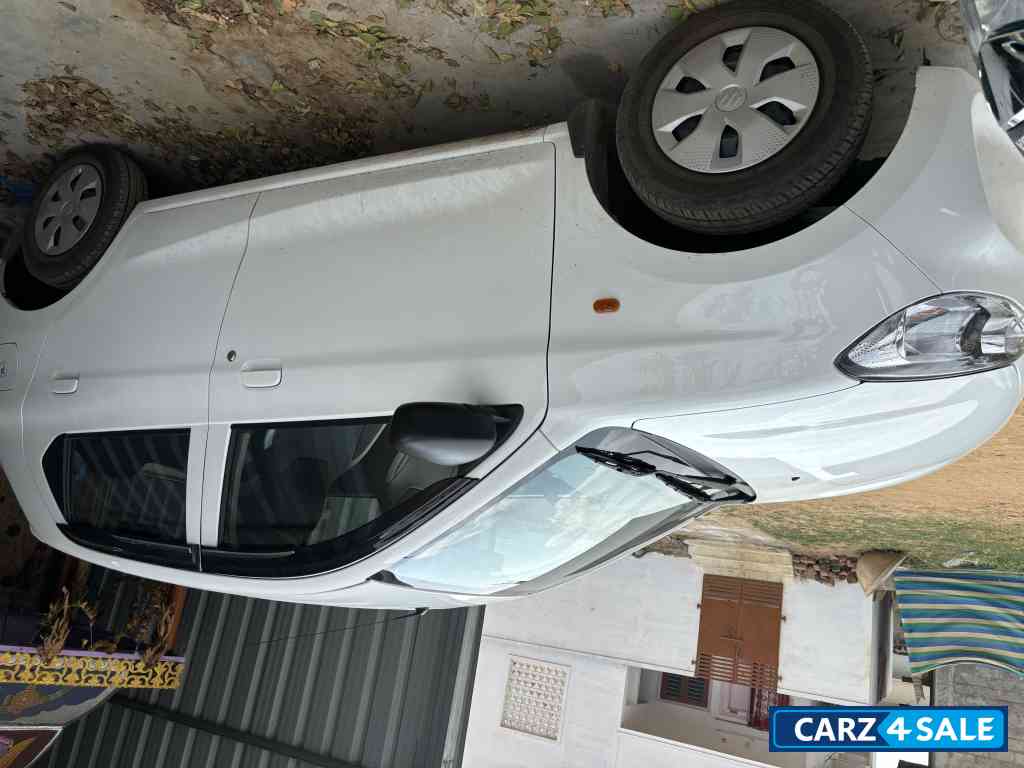 White Maruti Suzuki Alto K10 vxi