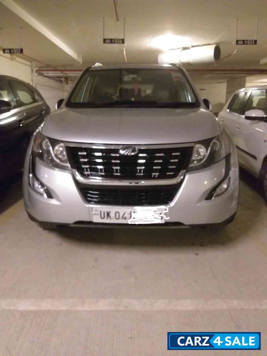 Mahindra XUV 500 R W10 FWD