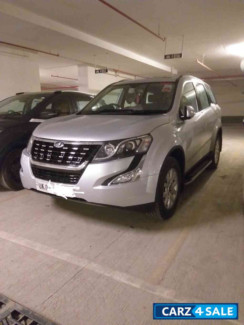 Mahindra XUV 500 R W10 FWD