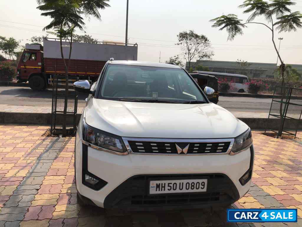 Mahindra XUV300 w6