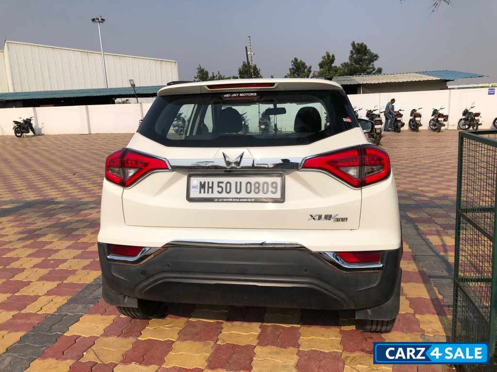 Mahindra XUV300 w6