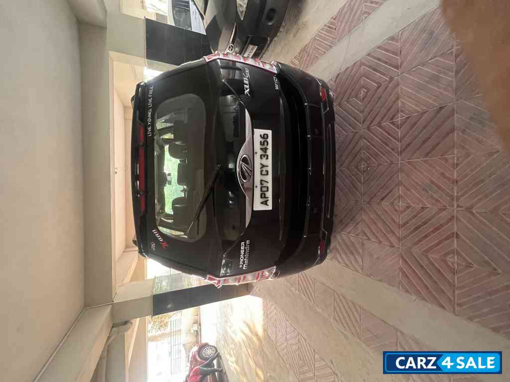 Black Mahindra XUV 500 W10