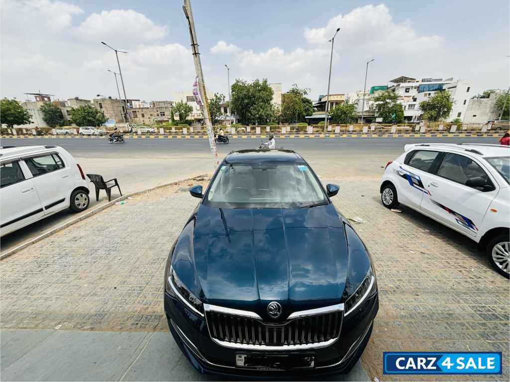 Lava Blue Skoda Superb L & K AT