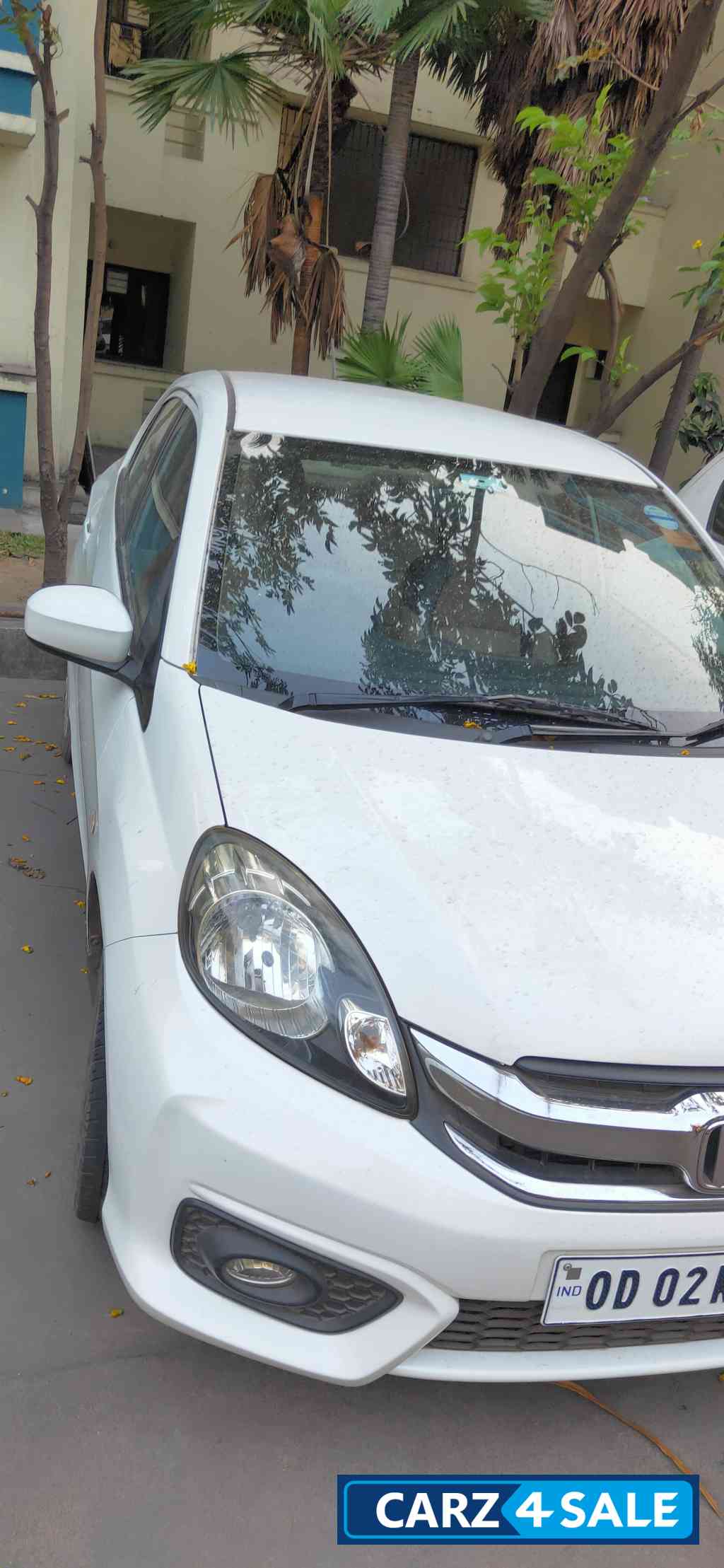 Pearl White Honda Amaze 1.5 S idtech