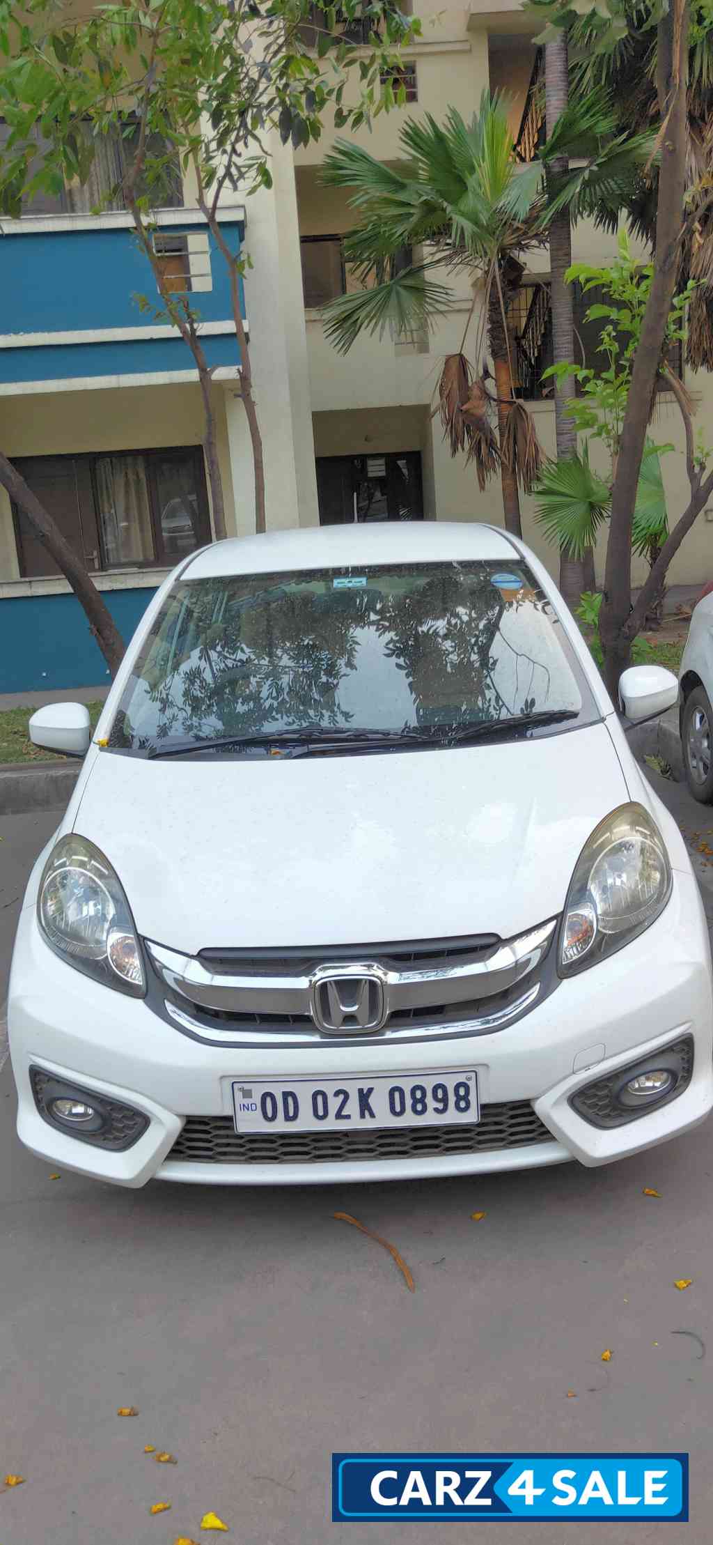 Pearl White Honda Amaze 1.5 S idtech