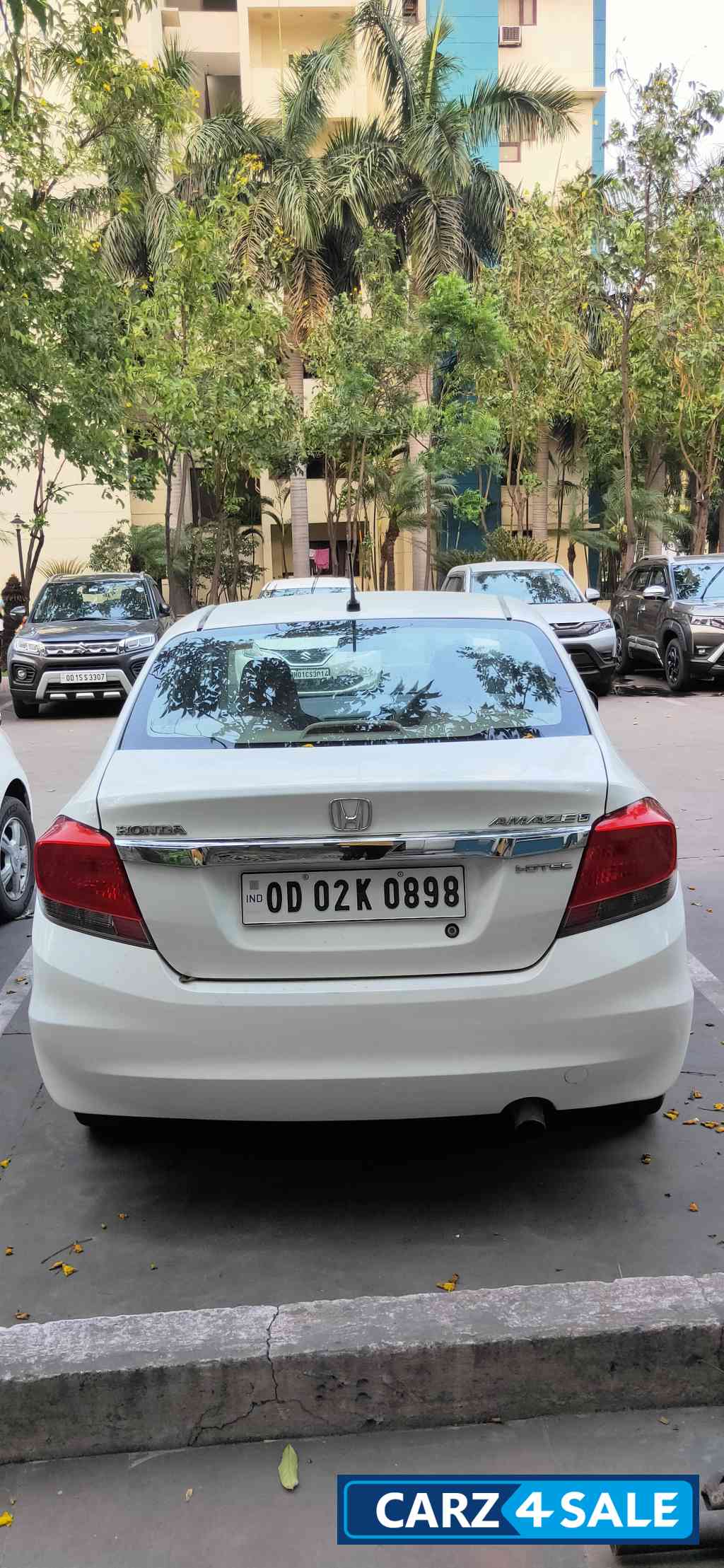 Pearl White Honda Amaze 1.5 S idtech