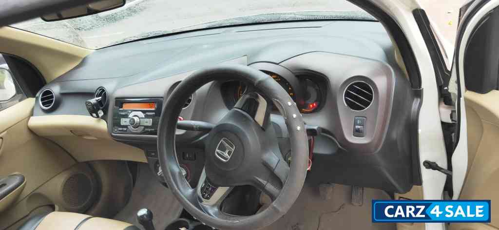 Pearl White Honda Amaze 1.5 S idtech