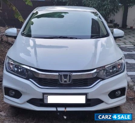 White Honda City V-MT