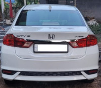 White Honda City V-MT