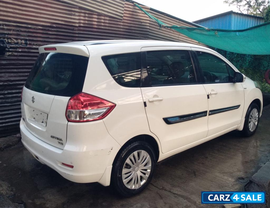 White Maruti Suzuki Ertiga vxi