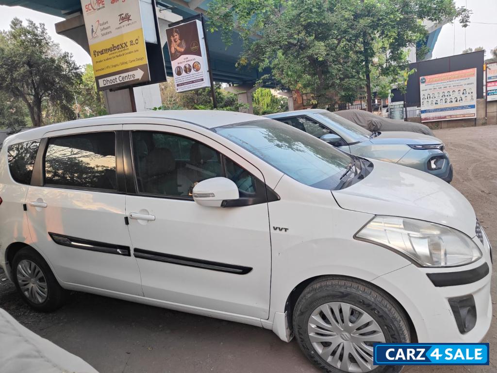 White Maruti Suzuki Ertiga vxi