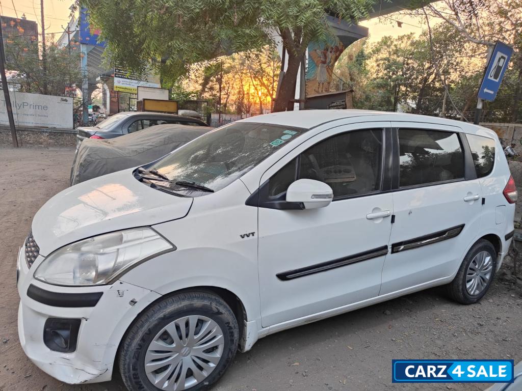 White Maruti Suzuki Ertiga vxi