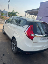Pearl White Mahindra Marazzo M8 7 Seater