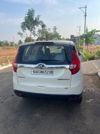 Pearl White Mahindra Marazzo M8 7 Seater