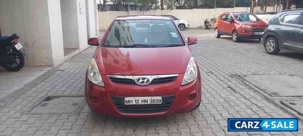 Red Hyundai i20 Sportz
