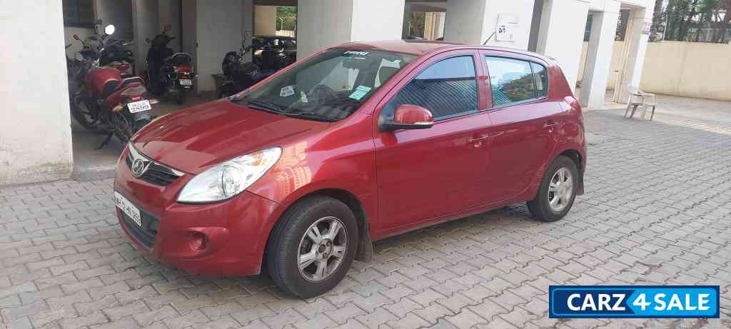 Red Hyundai i20 Sportz