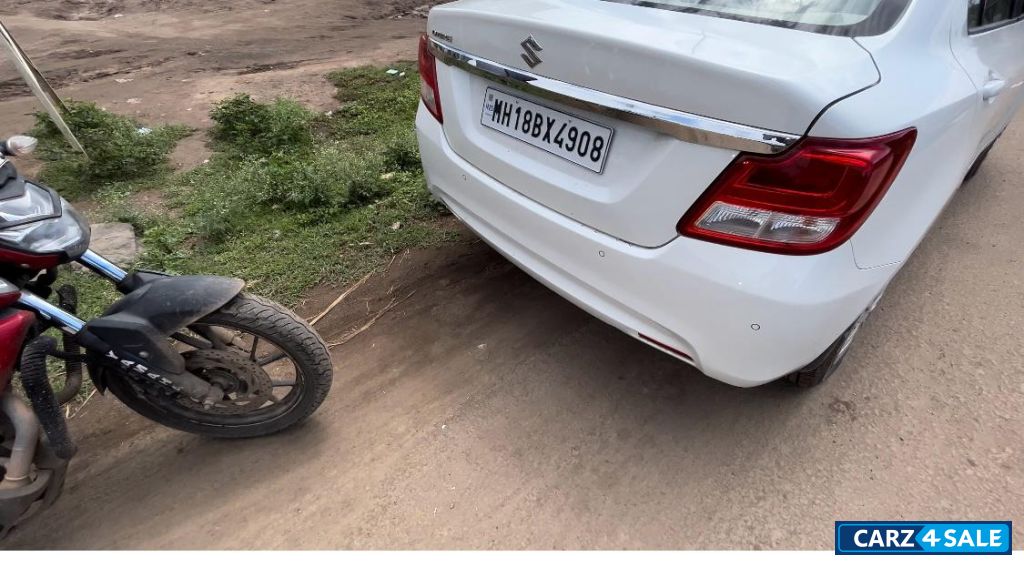 White Maruti Suzuki Dzire vxi