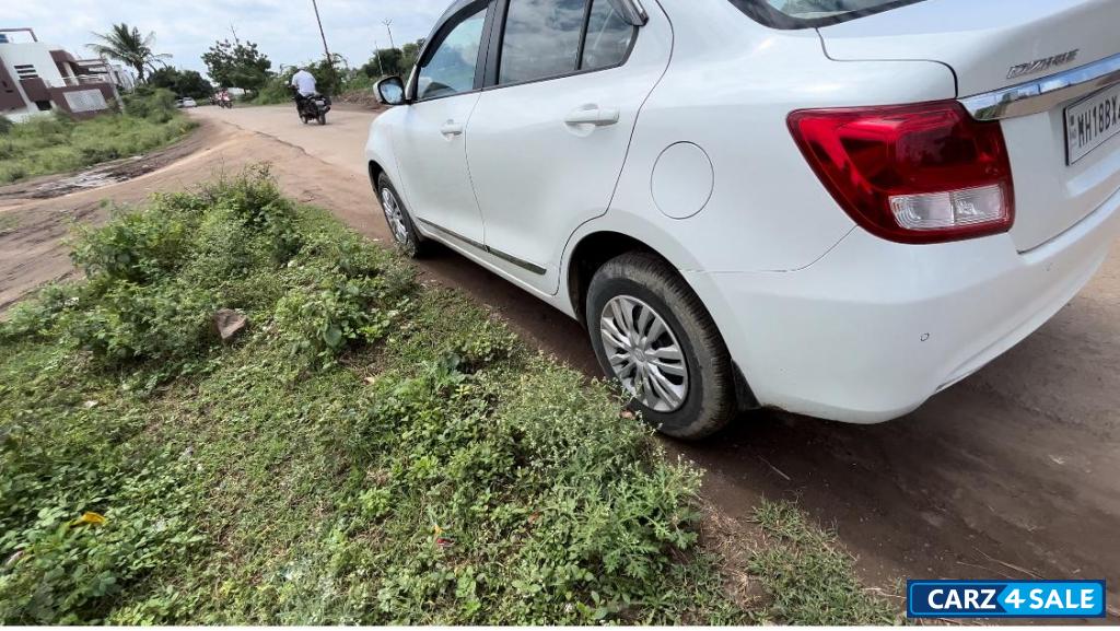 White Maruti Suzuki Dzire vxi