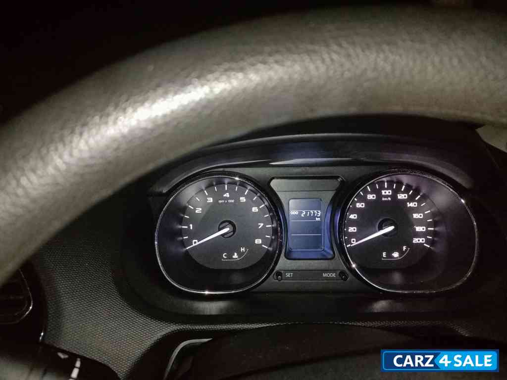 White Tata Tigor TATA TIGOR XZO PETROL