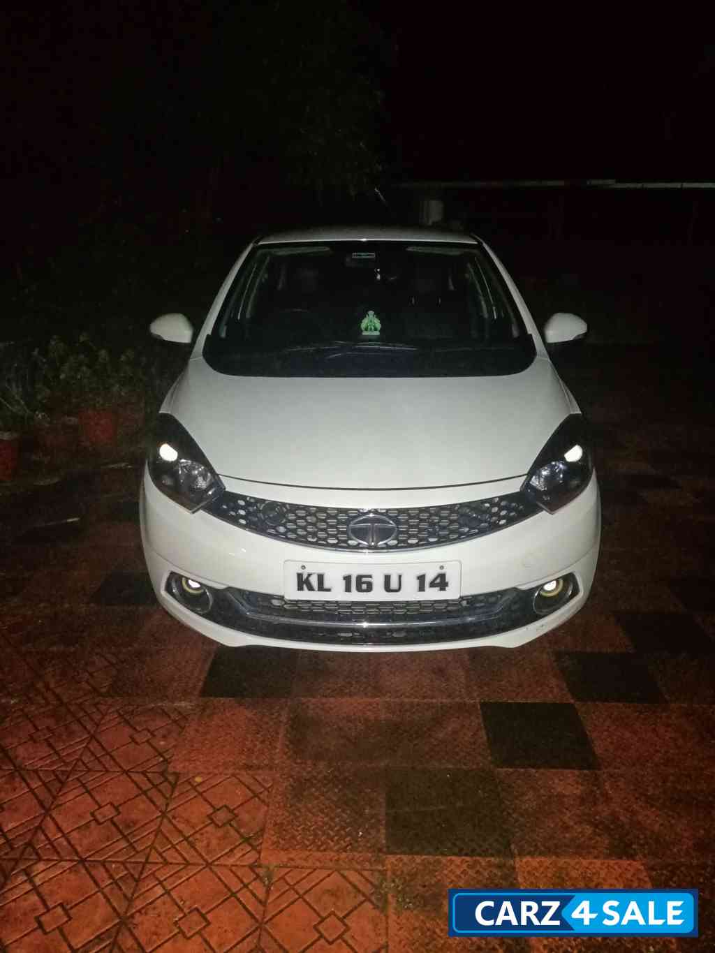 White Tata Tigor TATA TIGOR XZO PETROL