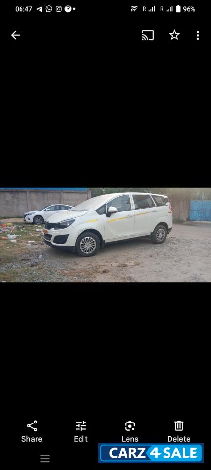 Mahindra Marazzo 8