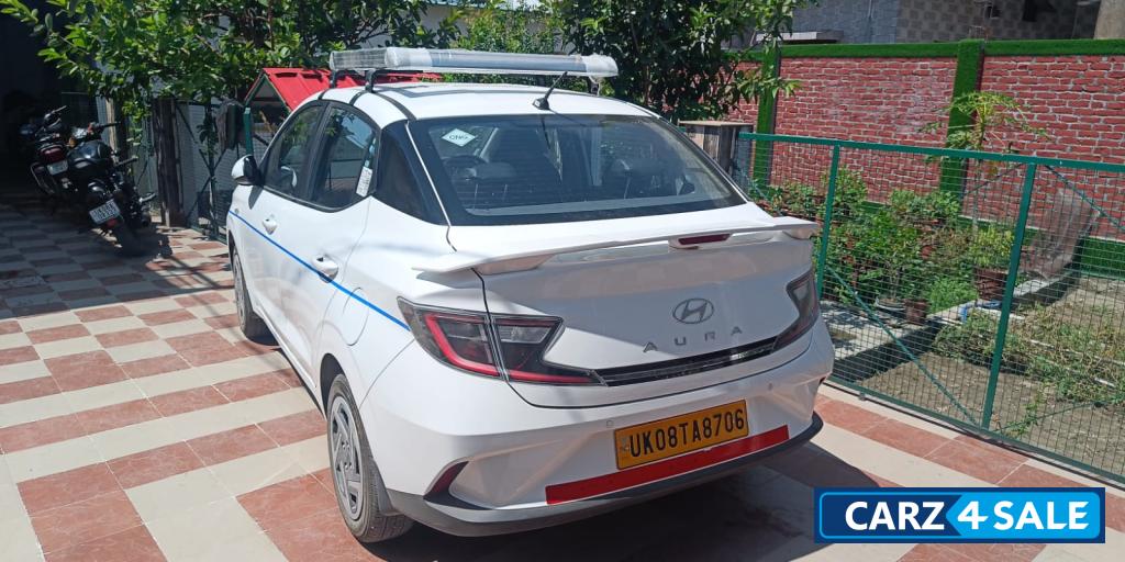 Polar White Hyundai Aura AURA S ( petrol, CNG) Polar White Hyundai Aura AURA S ( petrol, CNG)