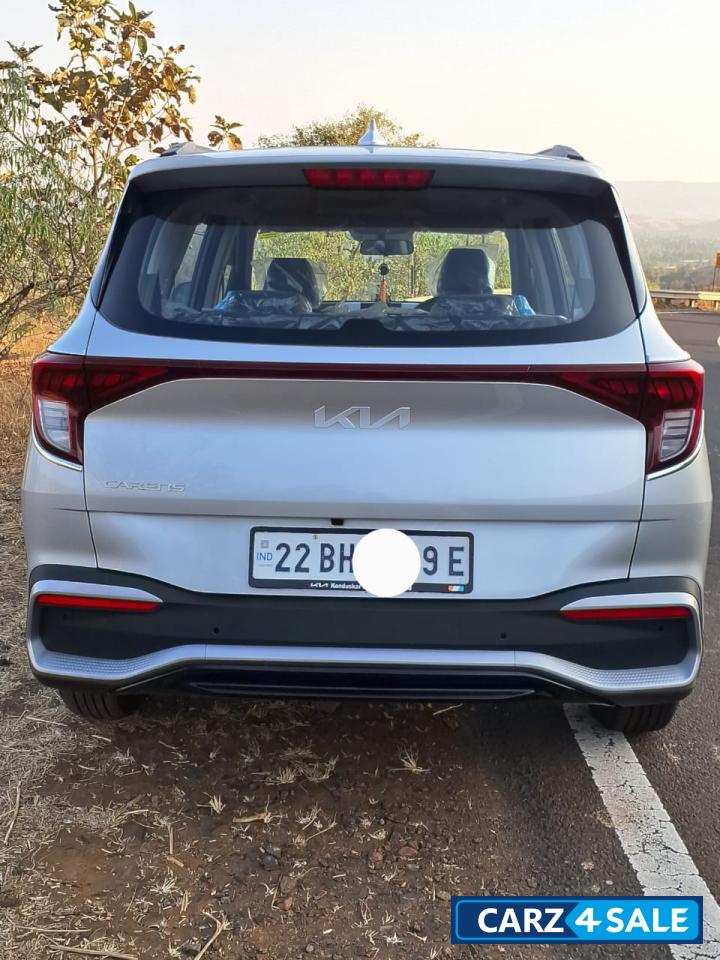 Sparkling Silver Kia Carens 1.5 6 MT prestige