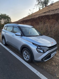 Sparkling Silver Kia Carens 1.5 6 MT prestige