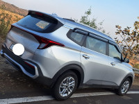 Sparkling Silver Kia Carens 1.5 6 MT prestige