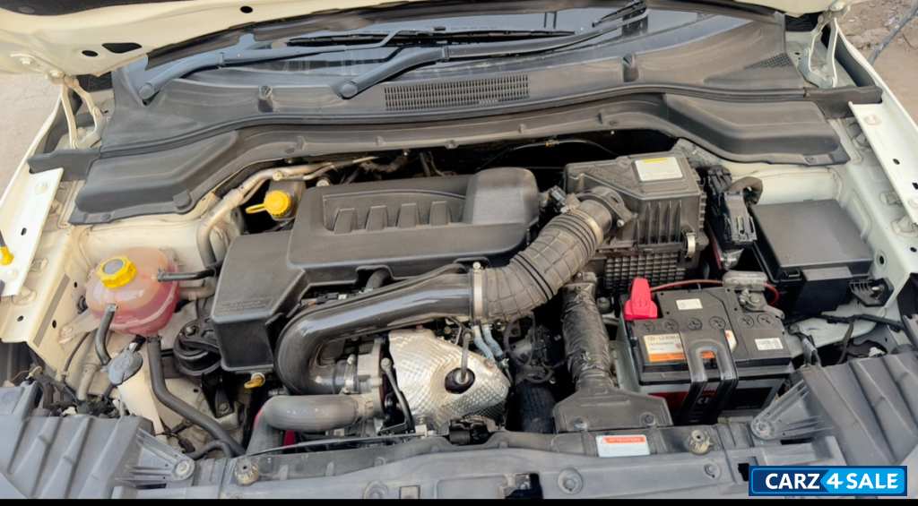 White Mahindra XUV300 W6