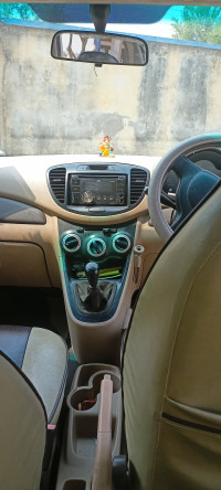 Silver Hyundai i10 Magna 1.2 M