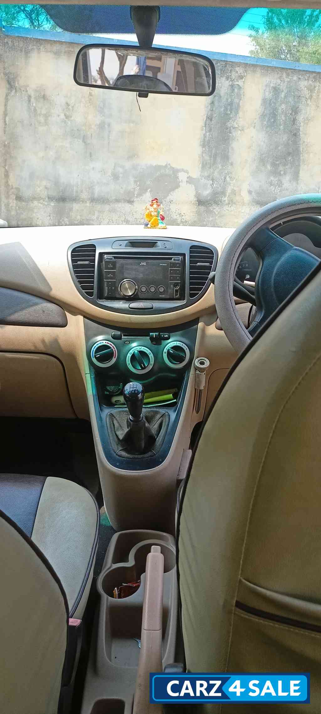 Silver Hyundai i10 Magna 1.2 M