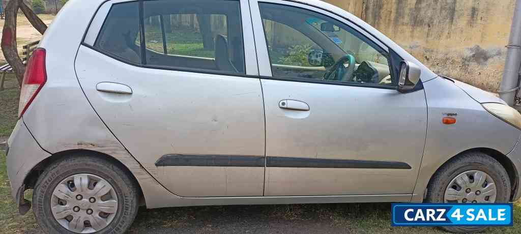 Silver Hyundai i10 Magna 1.2 M