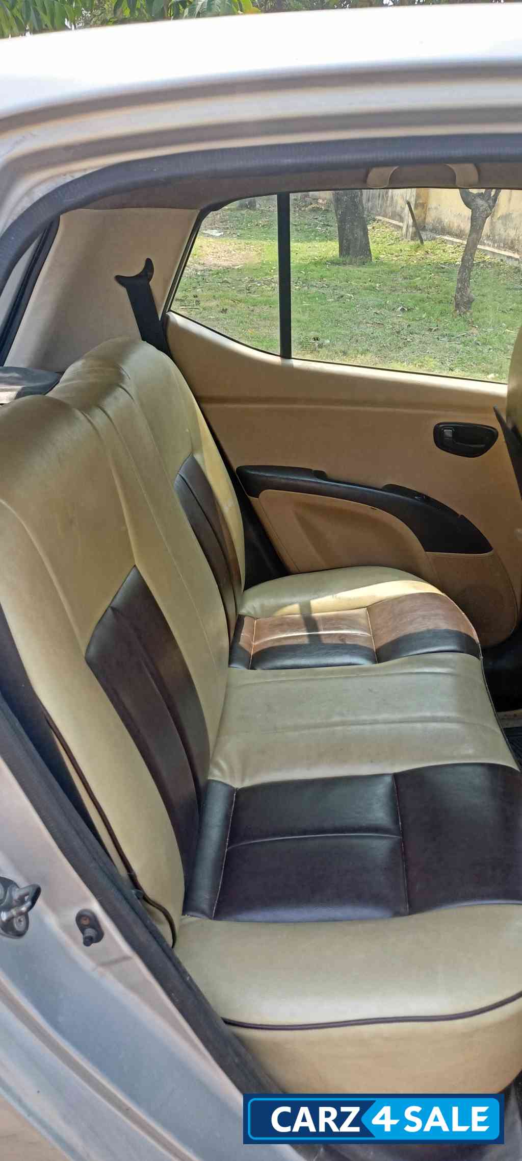 Silver Hyundai i10 Magna 1.2 M