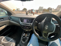 White Hyundai Verna 1.6 sx o