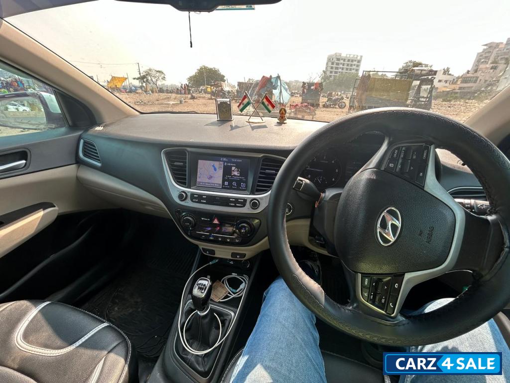 White Hyundai Verna 1.6 sx o