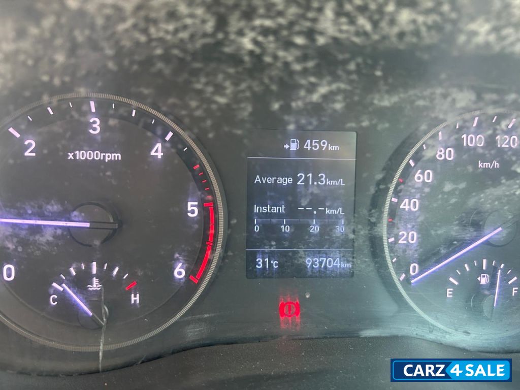 White Hyundai Verna 1.6 sx o