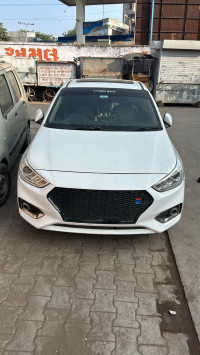 White Hyundai Verna 1.6 sx o