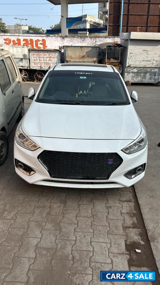 White Hyundai Verna 1.6 sx o