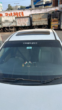 White Hyundai Verna 1.6 sx o