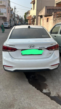 White Hyundai Verna 1.6 sx o