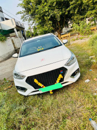 White Hyundai Verna 1.6 sx o