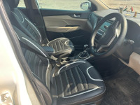 White Hyundai Verna 1.6 sx o