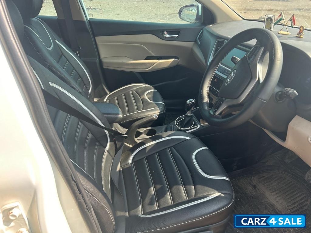 White Hyundai Verna 1.6 sx o